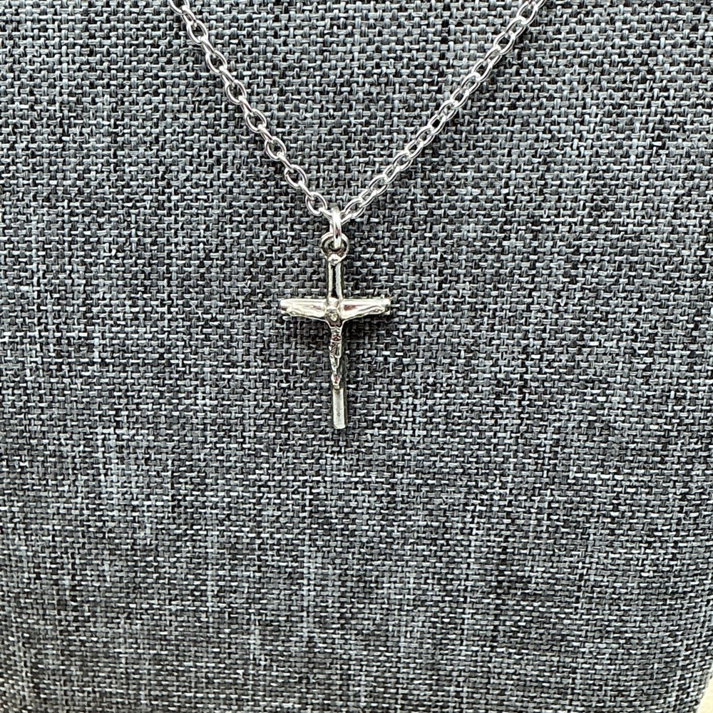 Elegant Vintage Silver Cross Pendant Necklace